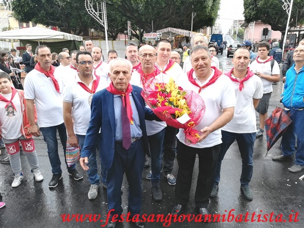24/06/2018. Il Comitato dei Festeggiamenti di Acitrezza assieme al Confrate Pippo Di Mariano.