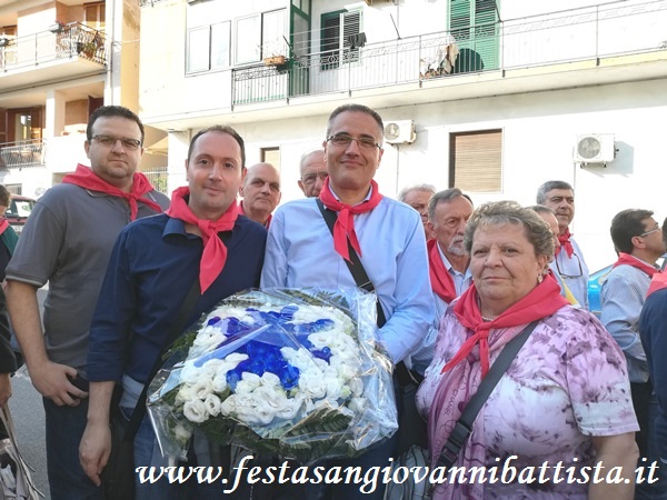 25/06/2018. Il Governatore della Confraternita San Giovanni Battista di San Giovanni Galermo assieme al primo Assistente e ad alcuni Confrati.