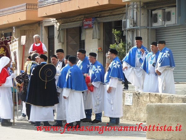 28/08/2018. I confrati si preparano per la processione.