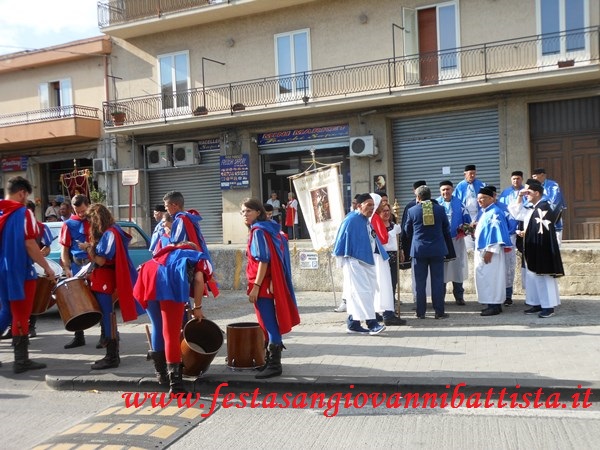 28/08/2018. I confrati si preparano per la processione.