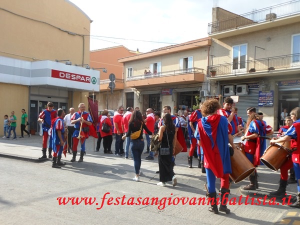 28/08/2018. I confrati si preparano per la processione.