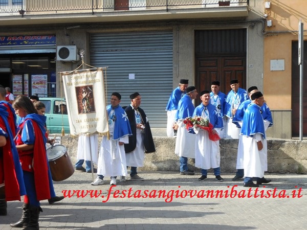 28/08/2018. I confrati si preparano per la processione.