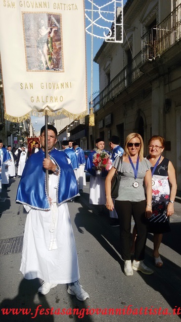 28/08/2018. Lo stendardo della confraternita di San Gio.Battista di S.G. Galermo in processione.