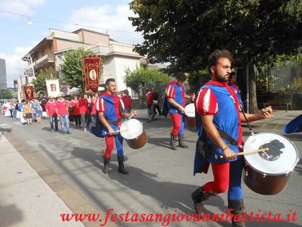 28/08/2018. I tamburi di Giarratana animano la processione.