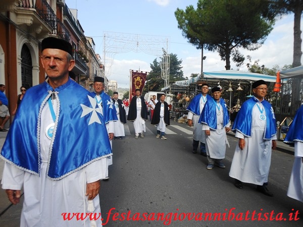 28/08/2018. L'attuale Sede Regnante assieme ad alcuni confrati in processione.
