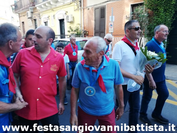25/06/2019. Il Governatore Orazio Gangemi assieme al Presidente del Comitato dei Festeggiamenti Vito Rapisarda in processione per le vie di Acitrezza.