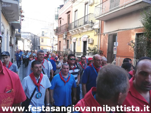 25/06/2019. Confrati in processione per le vie di Acitrezza per amore e devozione al 'Battista'.
