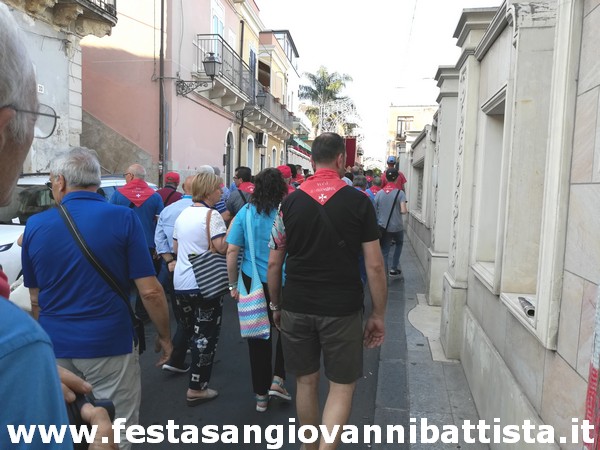 25/06/2019. In processione per le vie di Acitrezza.