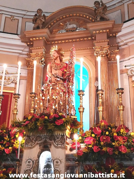 25/06/2019. Particolare della bellissima statua di San Giovanni Battista di Acitrezza.