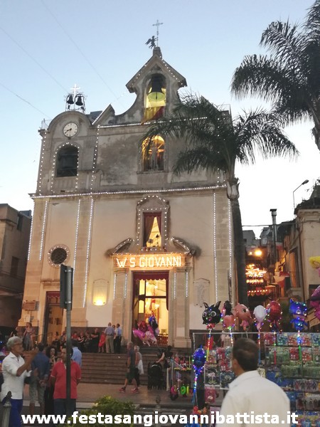 25/06/2019. Particolare del prospetto della Chiesa Madre San Giovanni Battista di Acitrezza.