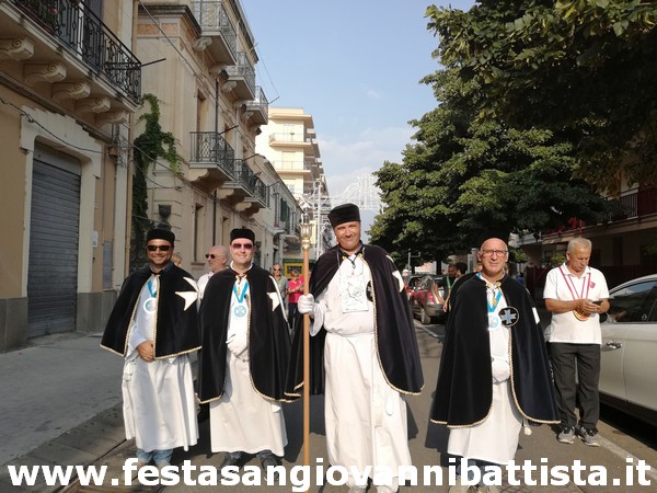 28/08/2019. Alcuni momenti del corteo delle confraternite e comitati verso la Basilica di San Giovanni Battista di Vizzini.