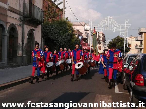 28/08/2019. Alcuni momenti del corteo delle confraternite e comitati verso la Basilica di San Giovanni Battista di Vizzini.