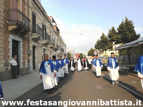 28/08/2019. Alcuni momenti del corteo delle confraternite e comitati verso la Basilica di San Giovanni Battista di Vizzini.