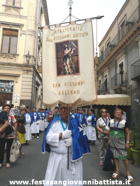 28/08/2019. Alcuni momenti del corteo delle confraternite e comitati verso la Basilica di San Giovanni Battista di Vizzini.