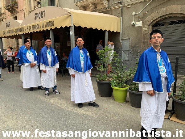 28/08/2019. Alcuni momenti del corteo delle confraternite e comitati verso la Basilica di San Giovanni Battista di Vizzini.