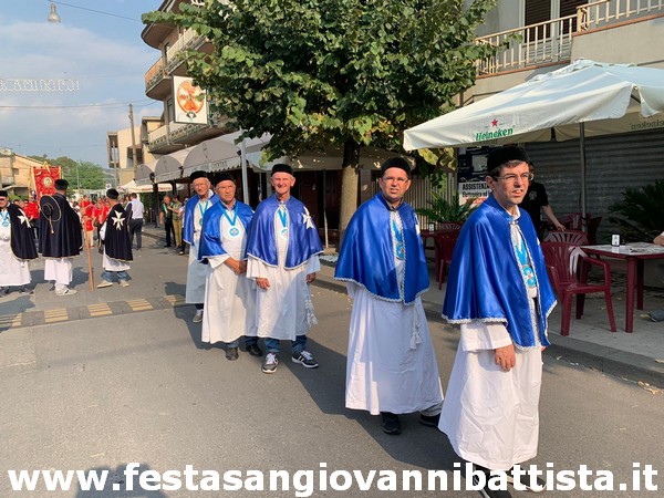 28/08/2019. Alcuni momenti del corteo delle confraternite e comitati verso la Basilica di San Giovanni Battista di Vizzini.