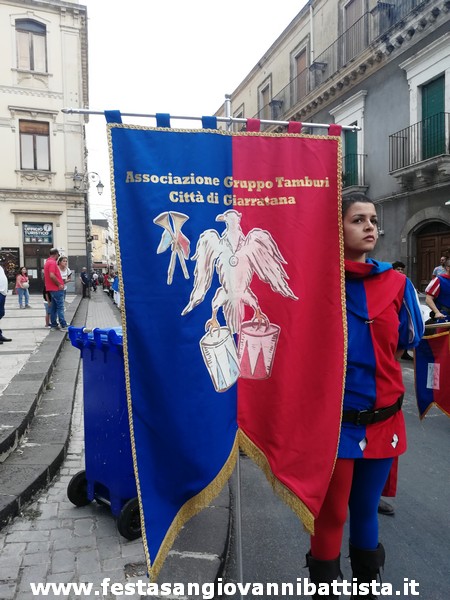 28/08/2019. Alcuni momenti del corteo delle confraternite e comitati verso la Basilica di San Giovanni Battista di Vizzini.