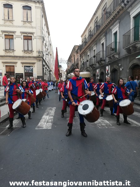 28/08/2019. Alcuni momenti del corteo delle confraternite e comitati verso la Basilica di San Giovanni Battista di Vizzini.