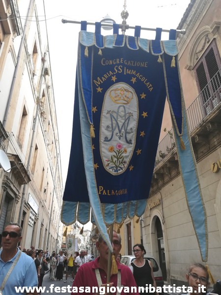 28/08/2019. Alcuni momenti del corteo delle confraternite e comitati verso la Basilica di San Giovanni Battista di Vizzini.