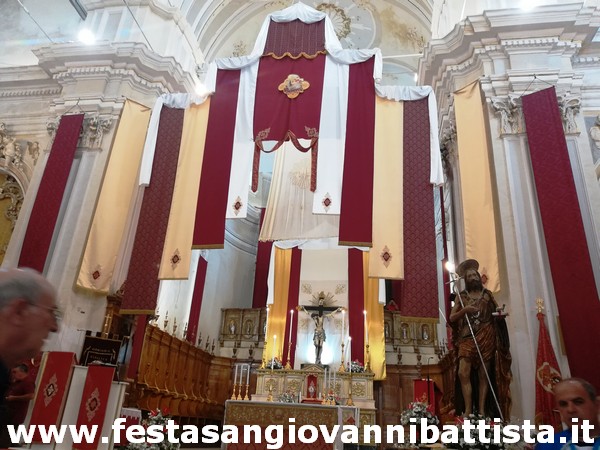 28/08/2019. Alcuni momenti del corteo delle confraternite e comitati verso la Basilica di San Giovanni Battista di Vizzini.