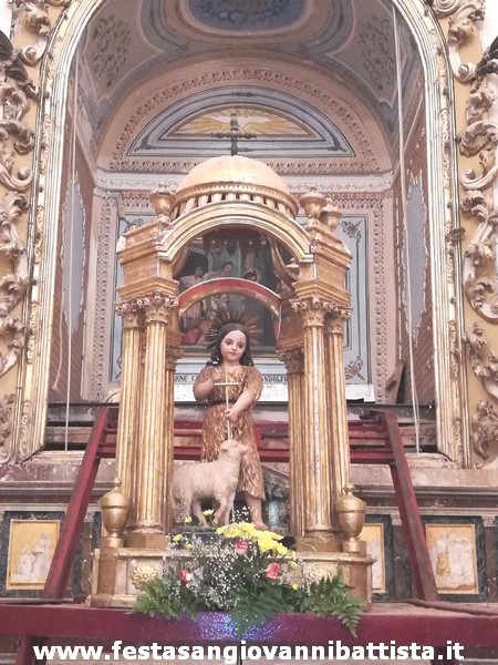 28/08/2019. Alcuni momenti del corteo delle confraternite e comitati verso la Basilica di San Giovanni Battista di Vizzini.