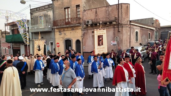 11/06/2022. Alcuni momenti della processione della reliquia di S.Antonio Abate a Gravina di Catania.