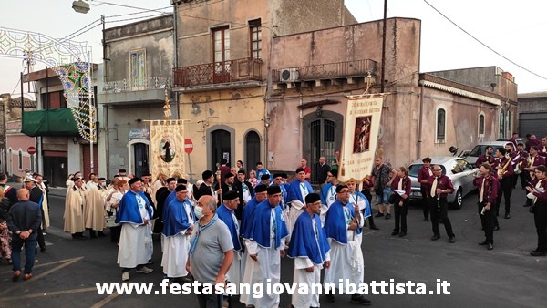 11/06/2022. Alcuni momenti della processione della reliquia di S.Antonio Abate a Gravina di Catania.