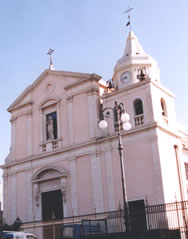 L'attuale prospetto della Chiesa Madre dopo l'ultimo restauro ad opera dell'attuale Parroco Padre Giuseppe Catalfo