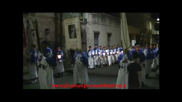 La Confraternita di ritorno dalla Chiesa di Sant'Antonio.