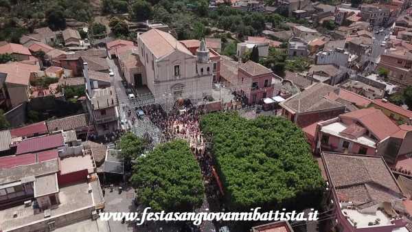 24/06/2019. Ore 12:00. Inizio Processione di Mezzogiorno del Santo Patrono.