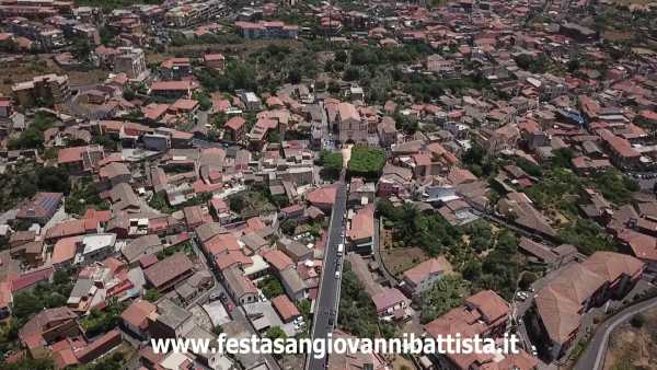 24/06/2019. Il Fercolo avanza in Via San Pietro Clarenza.