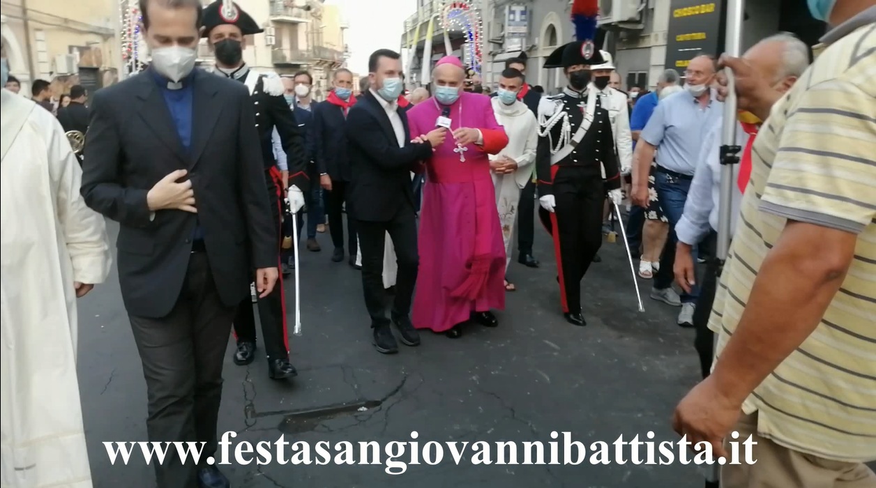 24/06/2021. Ore 19:30. Arrivo del Vescovo in Piazza Grande.